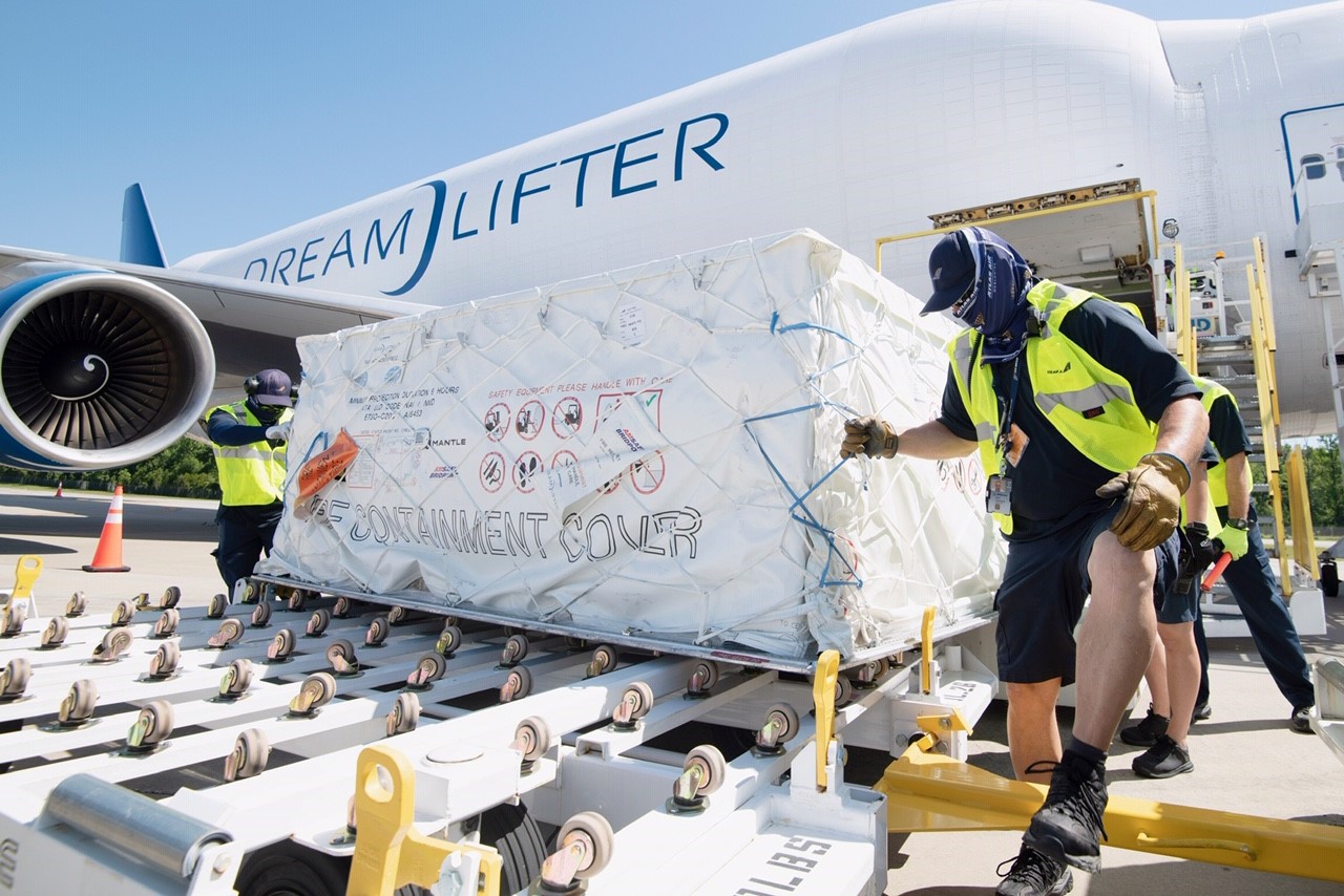 Dreamlifter самолет. Боинг работа. General Dimensions Boeing LCF Dreamlifter.